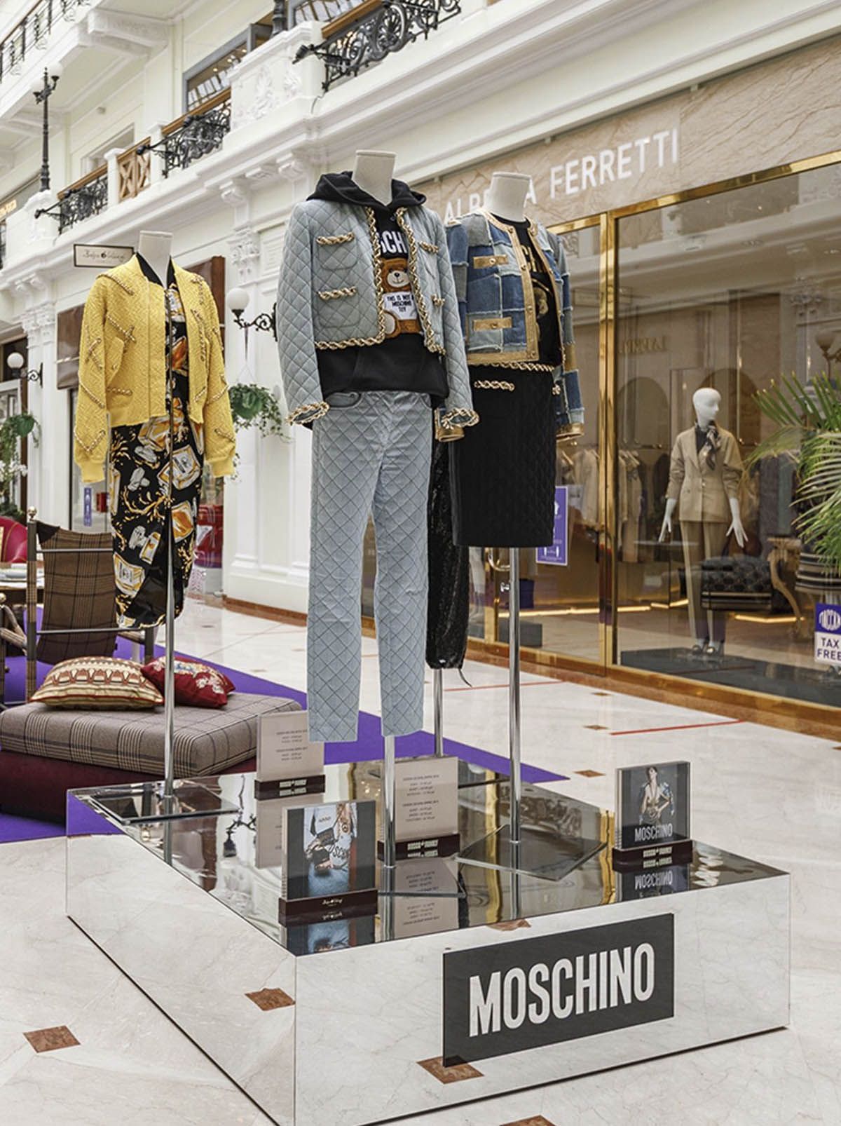 Архивная коллекция Moschino в Пассаже