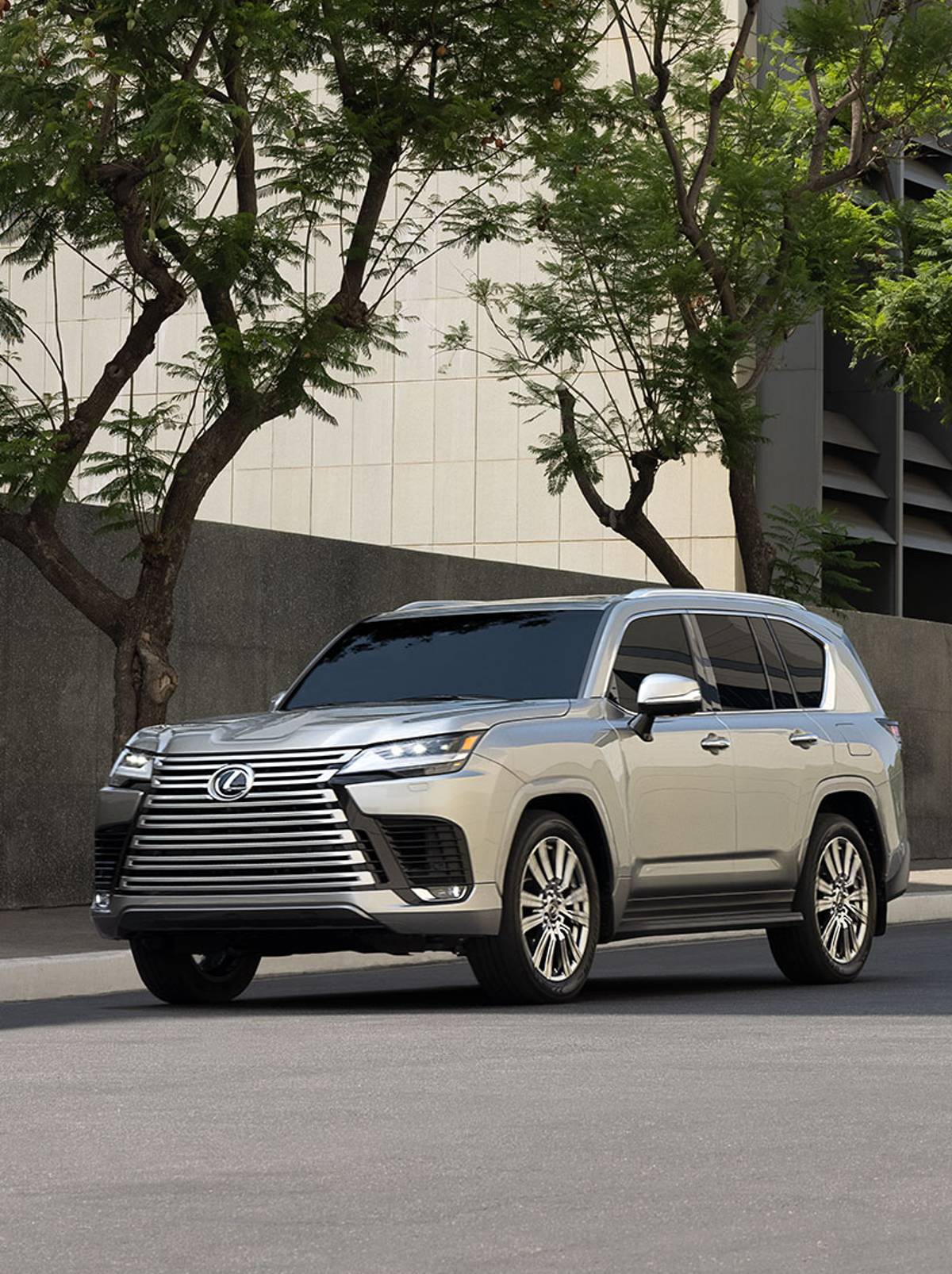 Lexus LX выехал из «Гаража»