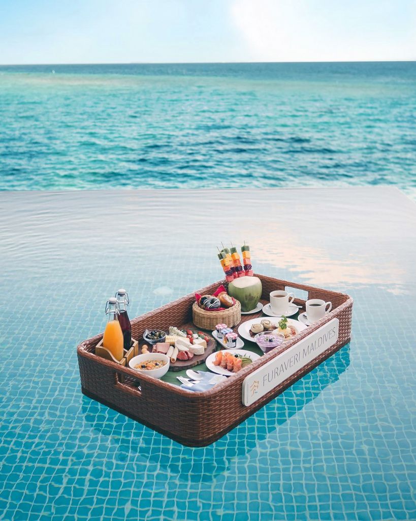 Furaveri Maldives плавучий завтрак.jpg