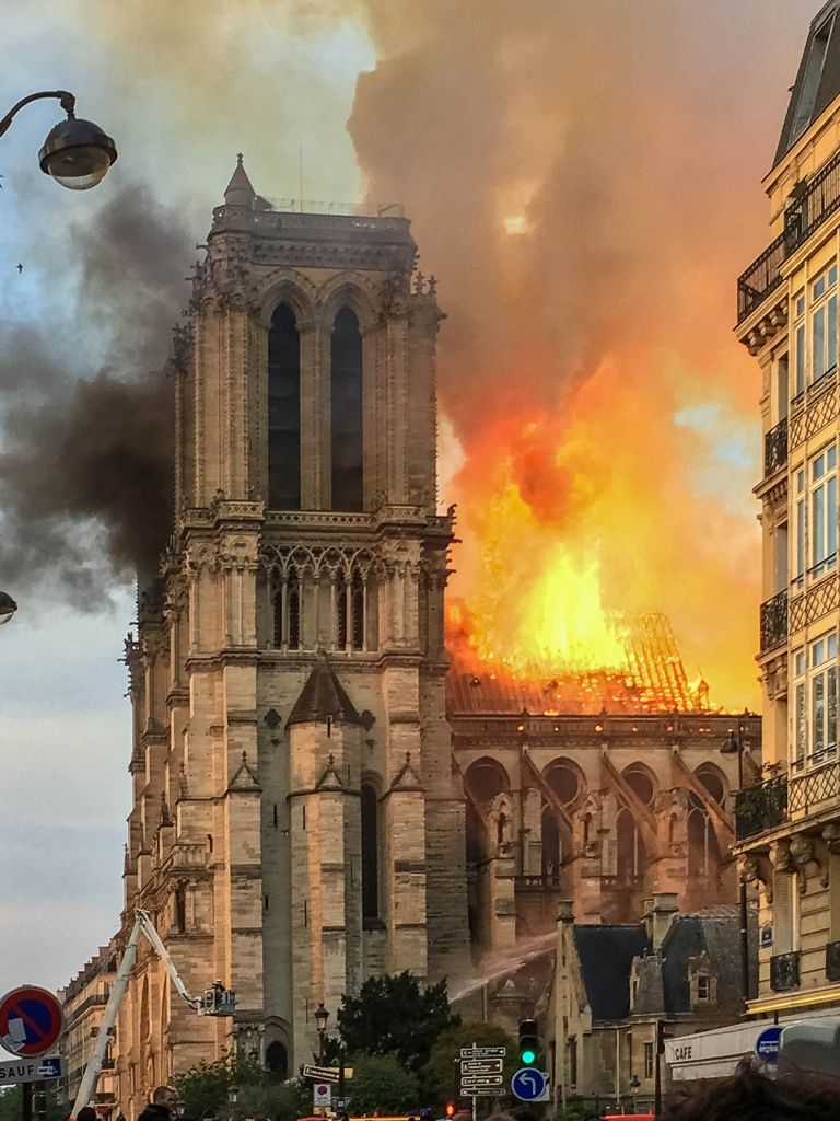 Incendie_Notre_Dame_de_Paris копия.jpg