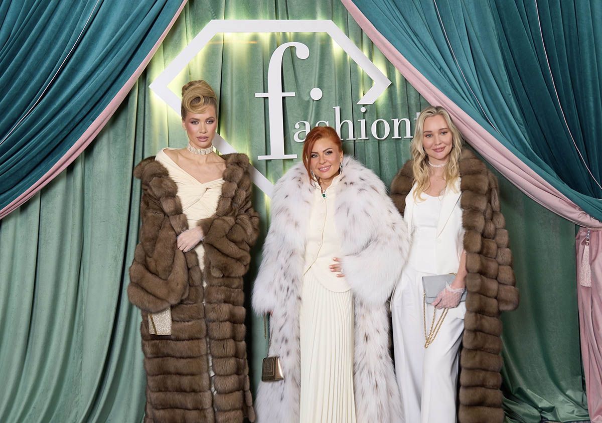 Елена Калиничева и модели бренда FURS QUEEN.jpg Елена Калиничева и модели бренда FURS QUEEN.jpg