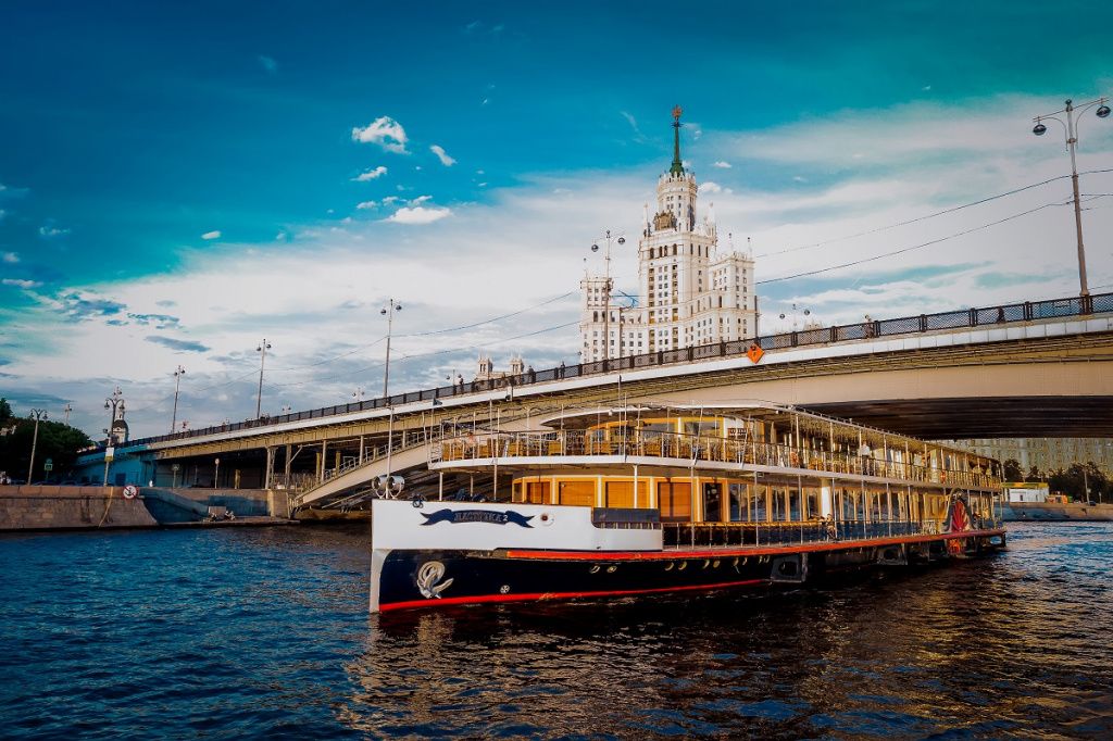 20210516Ласточка на Москве-реке.jpg